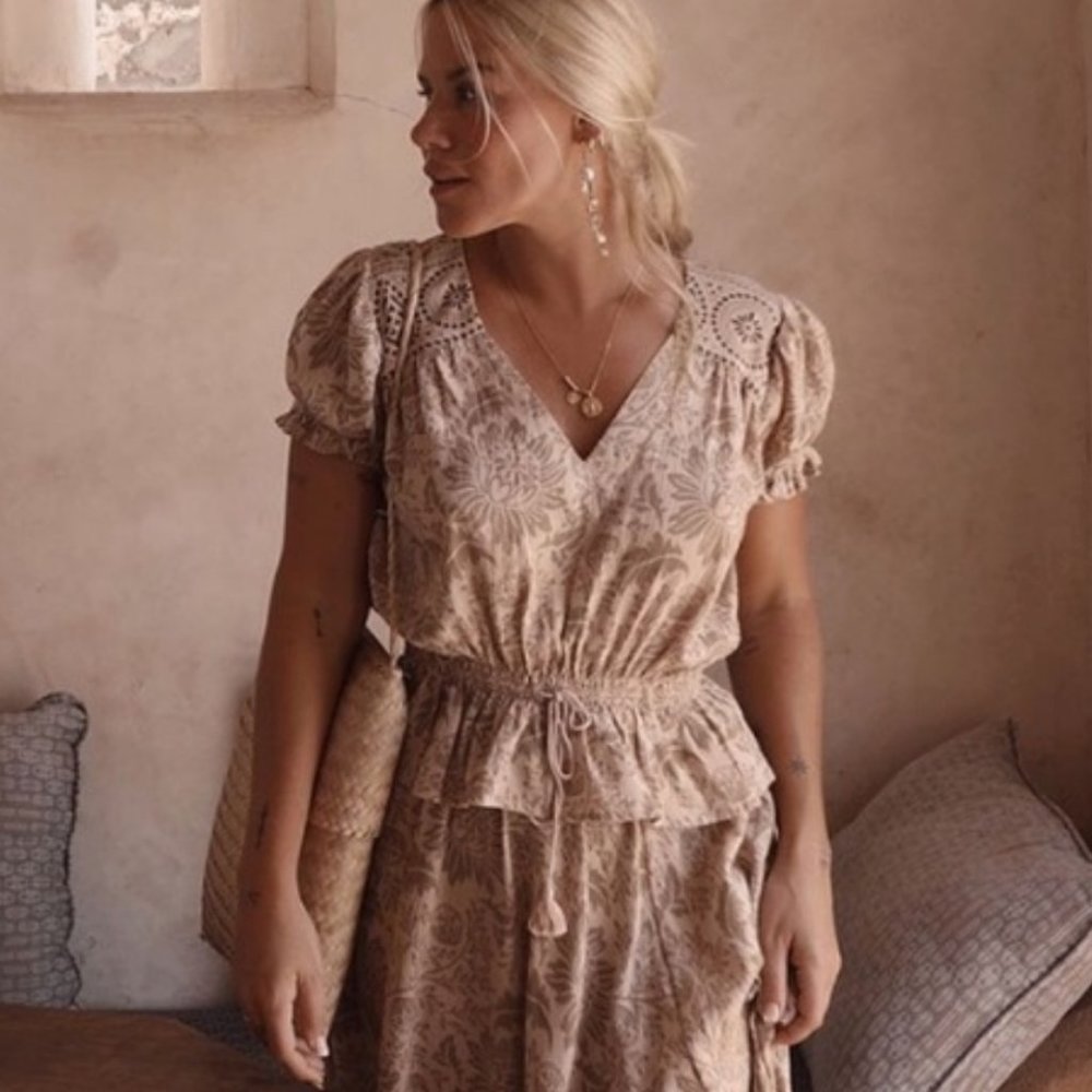 Spell and the Gypsy Collective Lioness Cap Sleeve Blouse Tan Size Small